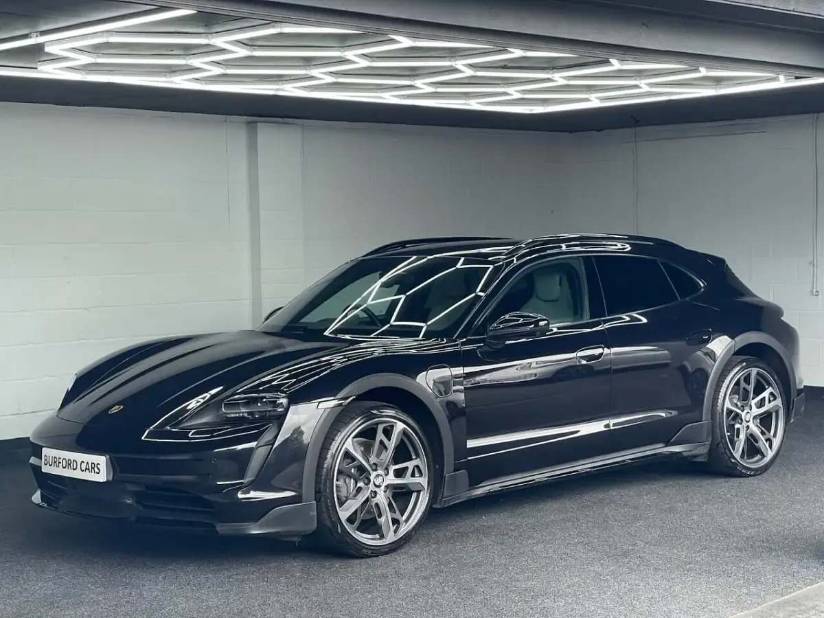 Used Porsche Taycan Cross Turismo 350 kW (476 HP) 2023 Black Estate