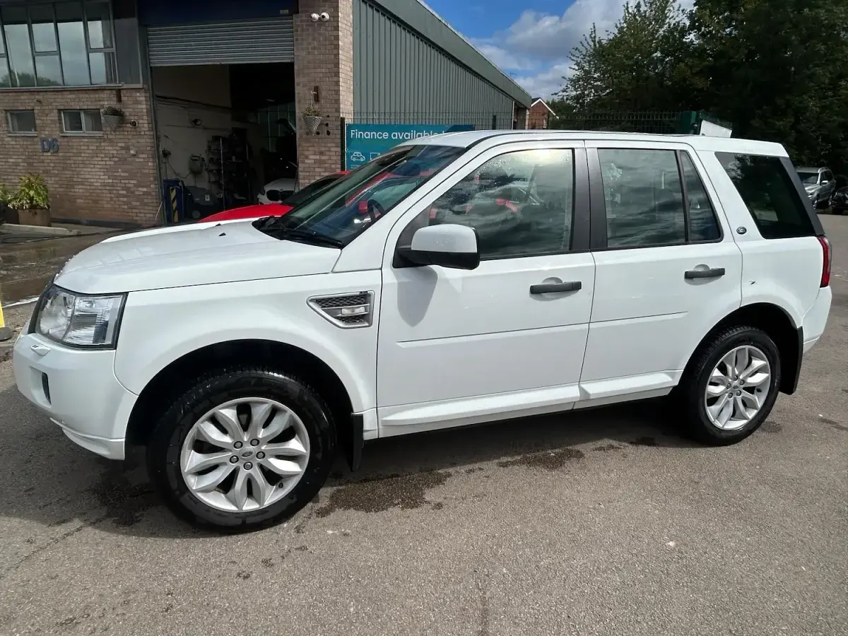Used Land Rover Freelander 2 187 HP (137 kW) 2012 White SUV