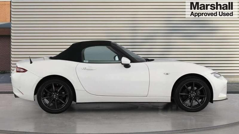 Used Mazda MX5 Inclusive 160 HP (117 kW) 2017 White Cabriolet