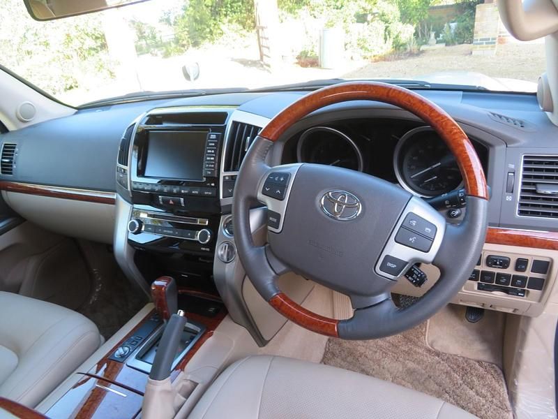 Used Toyota Land Cruiser 2013 Pearl SUV