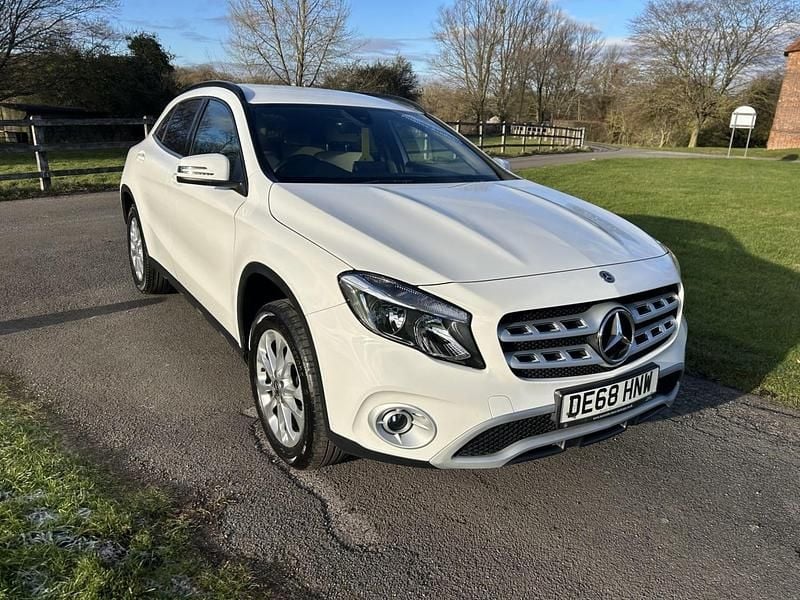 Used Mercedes GLA200 SE 156 HP (114 kW) 2018 White SUV