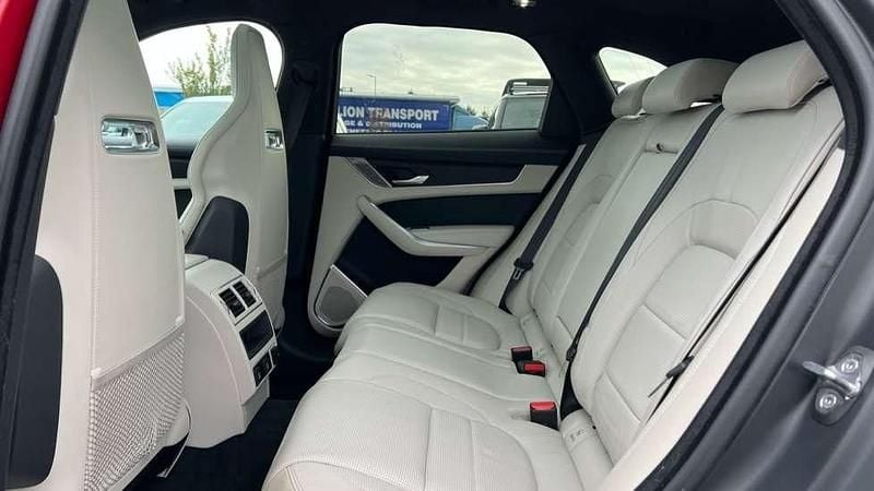 Second-hand Jaguar F-Pace R-Dynamic 404 CP (297 kW) 2024 Roșu SUV