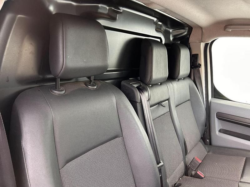 Used Citroën Dispatch 101 HP (74 kW) 2021 White MPV