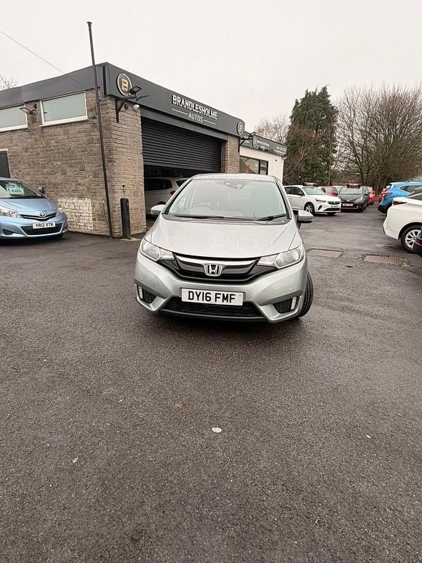 Begagnad Honda Jazz SE 102 HK (75 kW) 2016 Silver Halvkombi