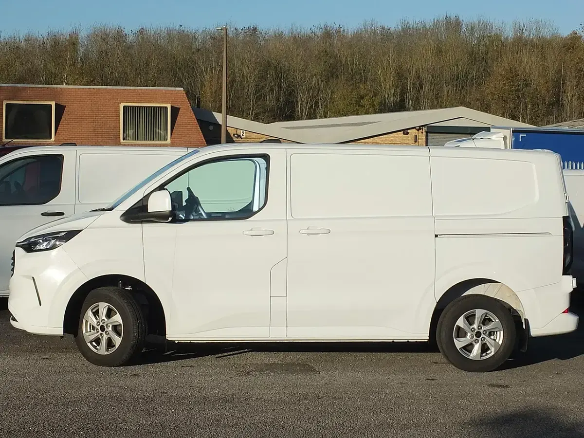 Used Ford Transit Custom Limited 136 HP (100 kW) 2023 White Van