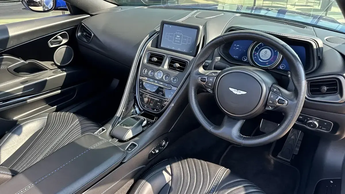 Used Aston Martin DB11 503 HP (369 kW) 2020 Blue Cabriolet