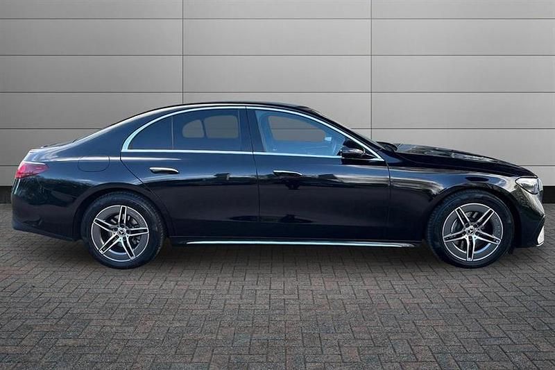 Usado Mercedes E220 AMG line 197 HP (144 kW) 2025 Preto Sedan