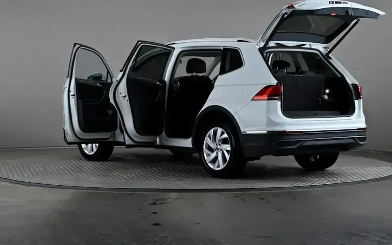 Used VW Tiguan Allspace Life 150 HP (110 kW) 2023 White SUV