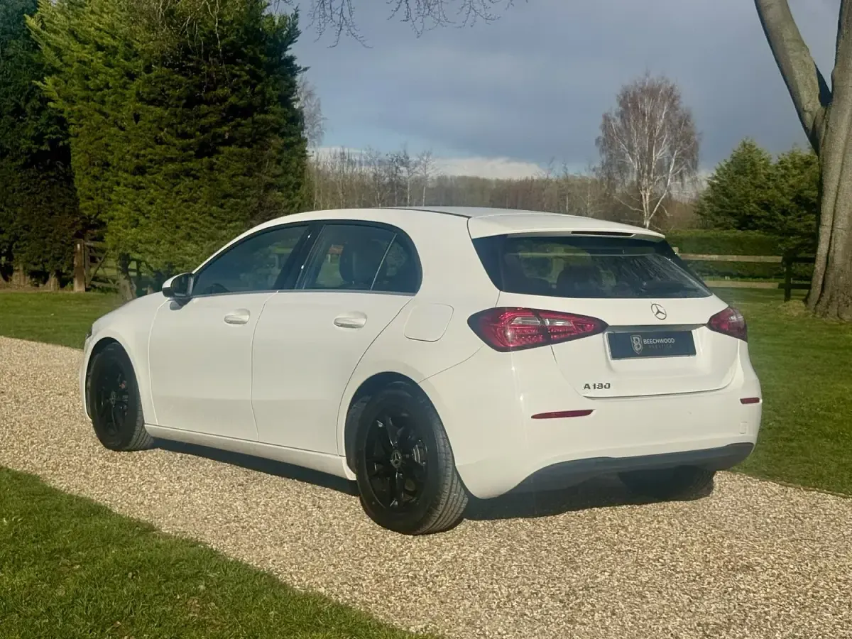 Used Mercedes A180 SE 136 HP (100 kW) 2019 White Hatchback