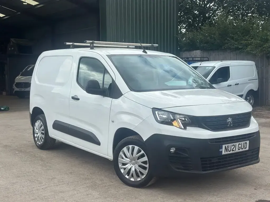 Used Peugeot Partner 100 HP (73 kW) 2021 White MPV