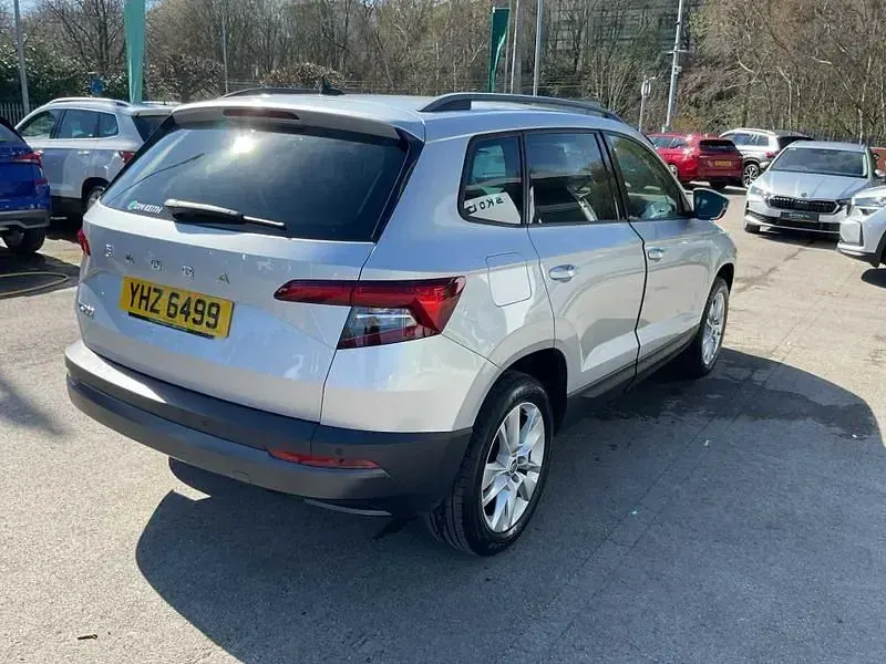 Usado Skoda Karoq SE Technology 150 HP (110 kW) 2022 Prateado SUV
