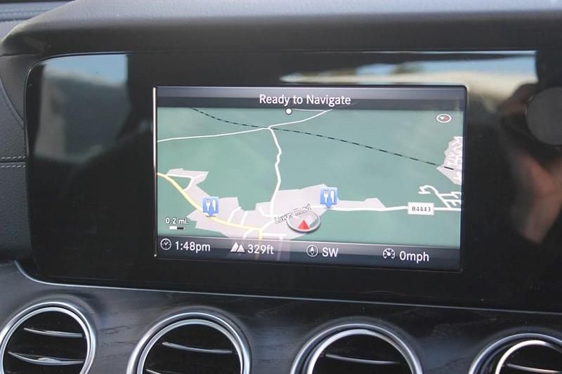 Begagnad Mercedes E220 AMG line 2016 Silver Sedan