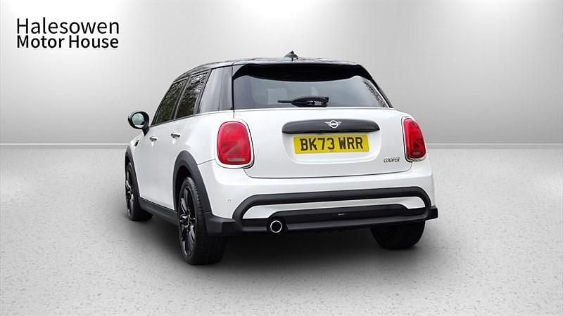 Used Mini Cooper Exclusive 136 HP (100 kW) 2023 White Hatchback