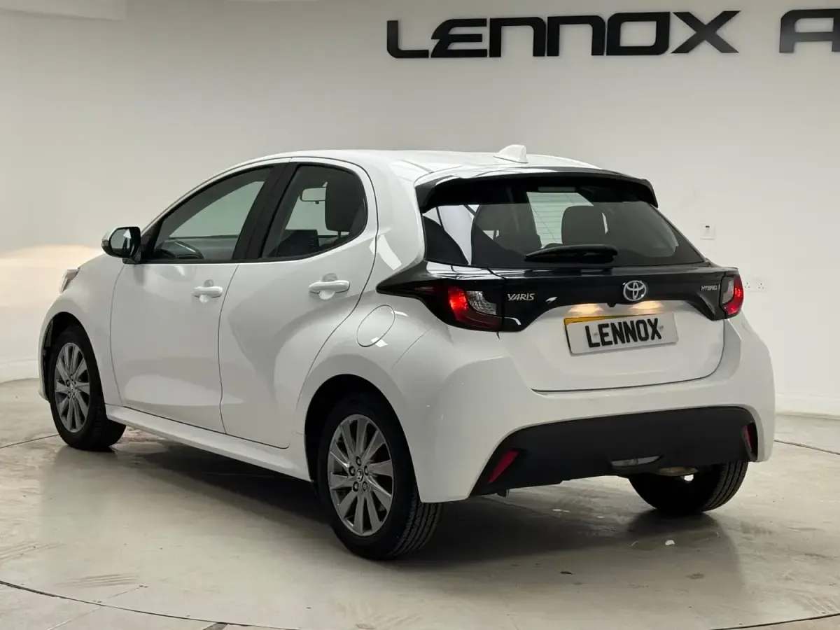 Second-hand Toyota Yaris Hybrid 2024 Alb Hatchback