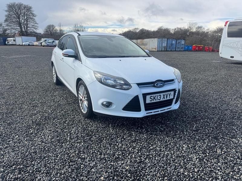 Used Ford Focus Zetec 125 HP (91 kW) 2013 White Hatchback