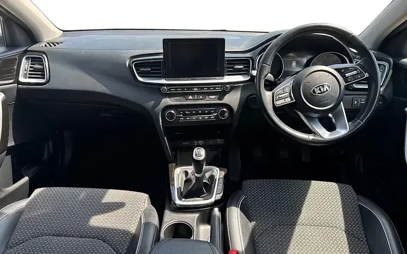Used Kia Ceed 140 HP (102 kW) 2019 White Hatchback