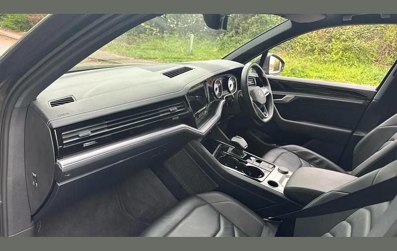 Used VW Touareg R-line 286 HP (210 kW) 2023 Grey SUV