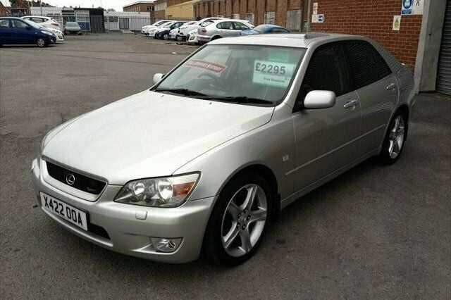 Used Lexus IS200 153 HP (112 kW) 2000 Sedan