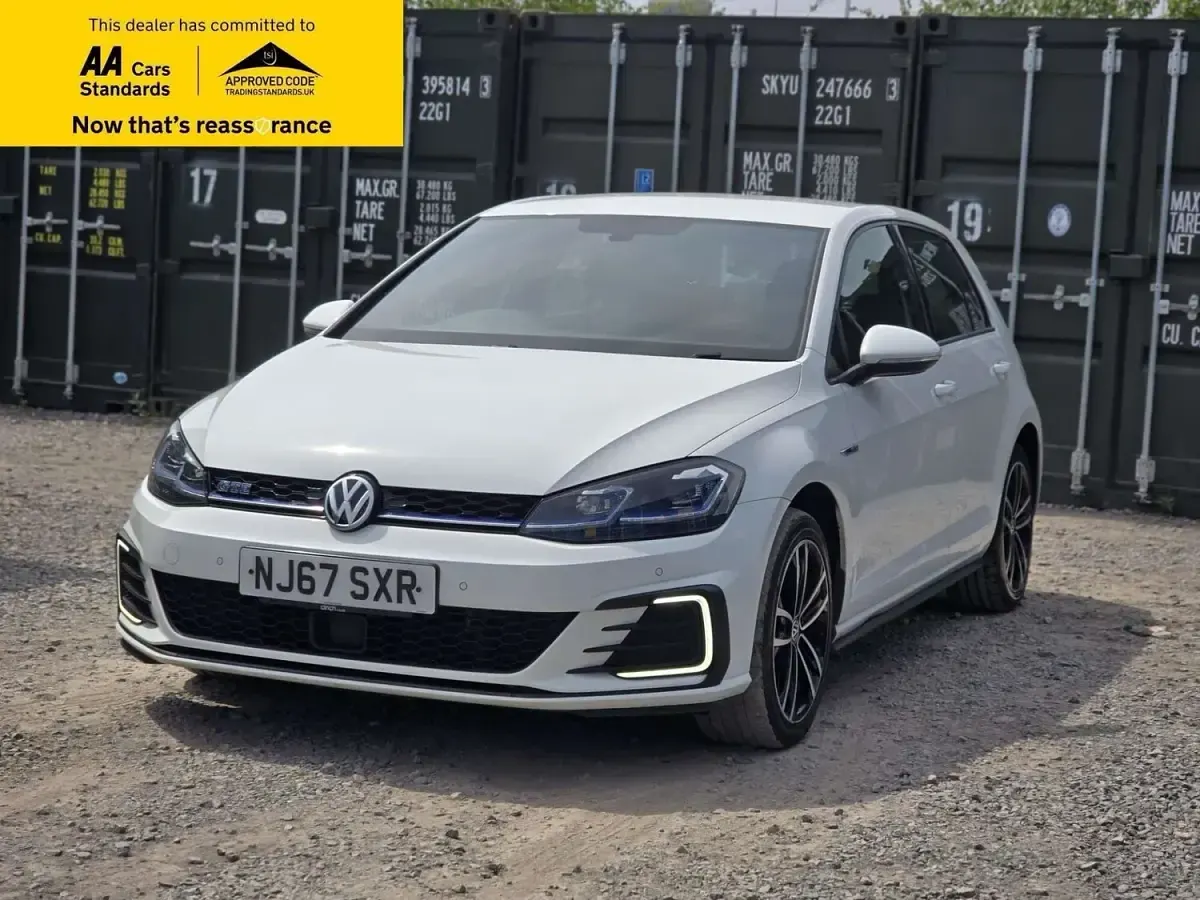 Used VW Golf VII GTE 204 HP (150 kW) 2017 White Hatchback