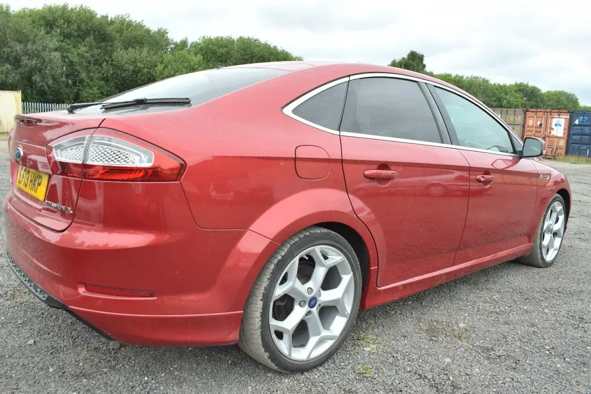 Used Ford Mondeo Titanium X 163 HP (119 kW) 2013 Red Hatchback