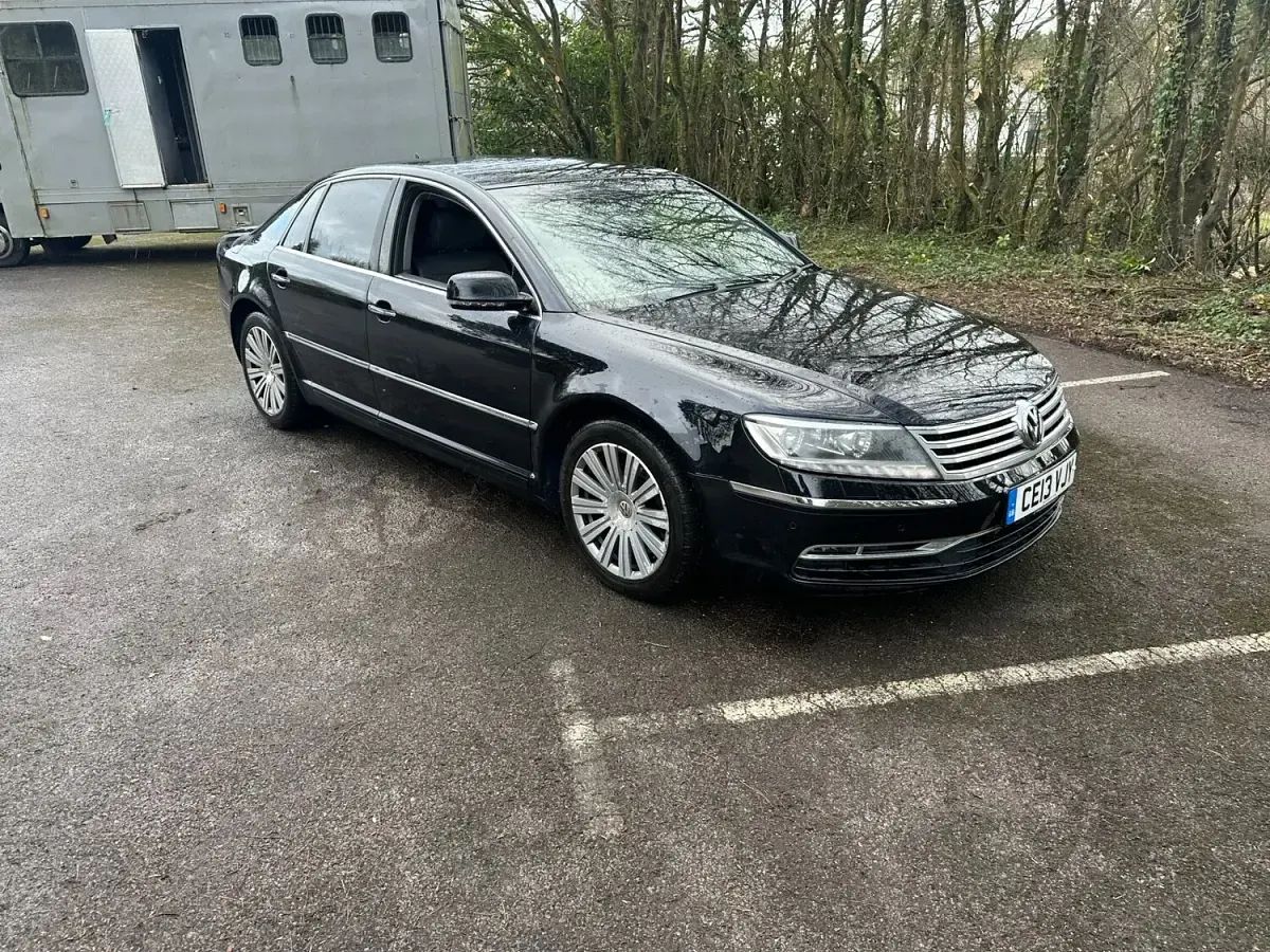 Used VW Phaeton 240 HP (176 kW) 2013 Black Sedan