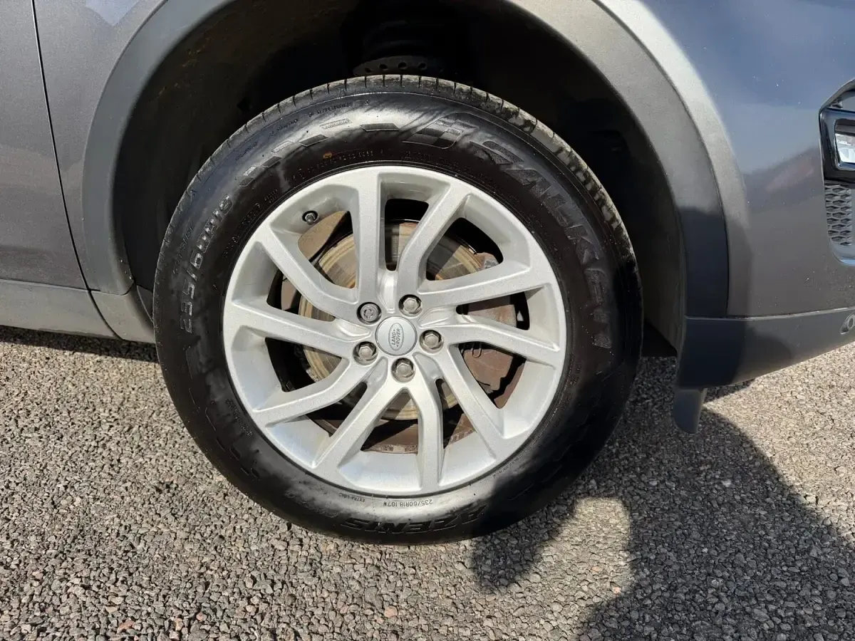 Used Land Rover Discovery 5 SE 2017 Grey SUV