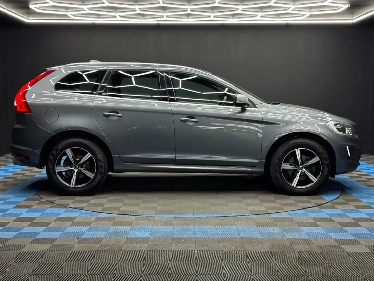 Used Volvo XC60 R-Design 2017 Grey SUV