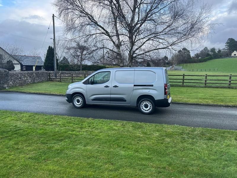 Used Vauxhall Combo 100 HP (73 kW) 2023 Grey Van