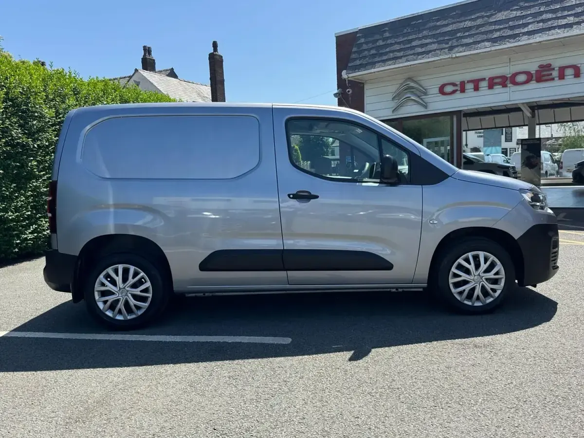 Used Citroën Berlingo 101 HP (74 kW) 2020 Grey MPV