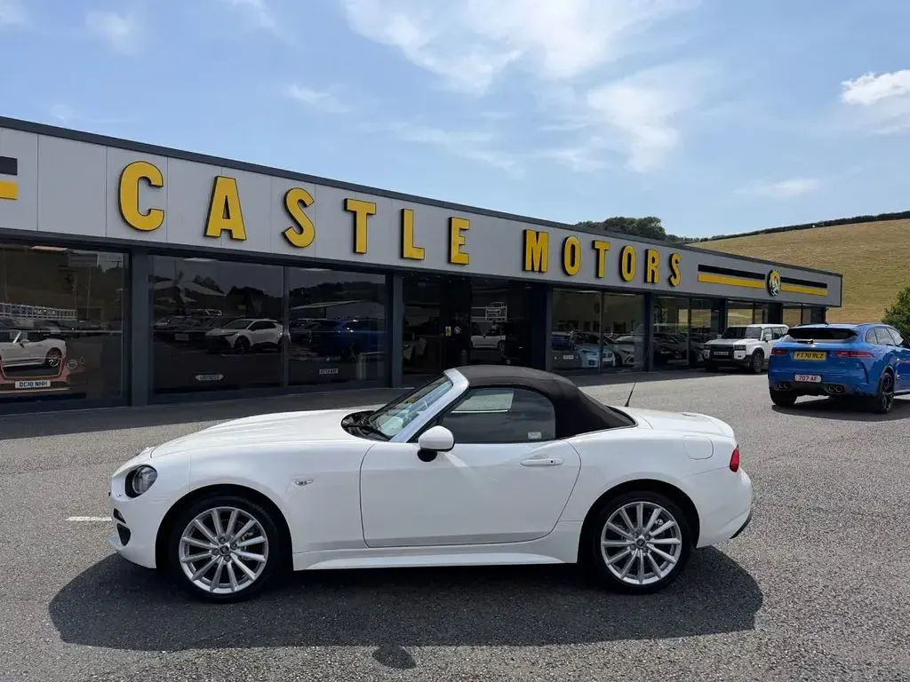 Used Fiat 124 Spider Lusso Plus 140 HP (102 kW) 2016 White Cabriolet