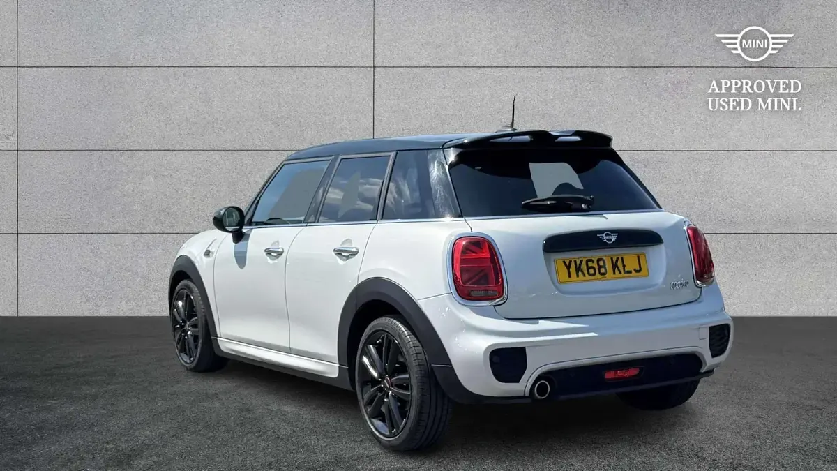 Used Mini Cooper Hatch 134 HP (98 kW) 2018 Silver Hatchback
