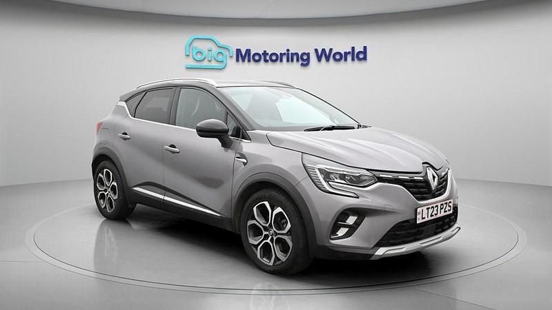 Usado Renault Captur Techno 145 HP (106 kW) 2023 Cinzento SUV