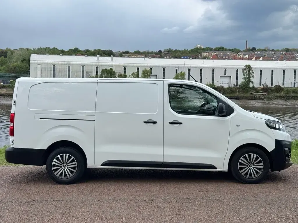 Used Citroën Dispatch 2019 White MPV