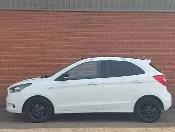Used Ford Ka Plus Zetec 85 HP (62 kW) 2017 White Hatchback