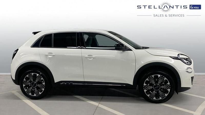 White New 2025 Fiat 600 La Prima SUV | £22,490 (Fair price) - Image 1/4