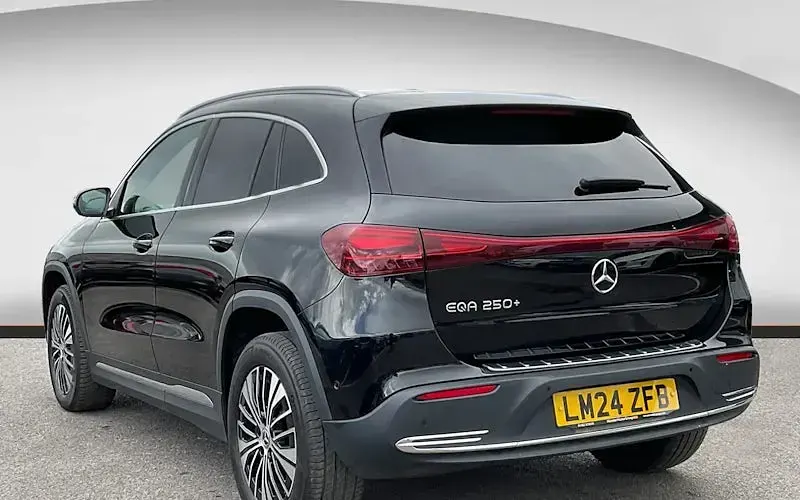 Begagnad Mercedes EQA250+ Edition 139 kW (190 HK) 2023 Svart SUV