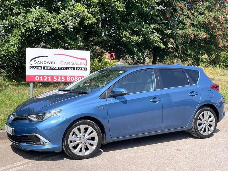 Blue Used 2016 Toyota Auris Hybrid Hatchback | £11,475 (Fair price) - Image 1/4