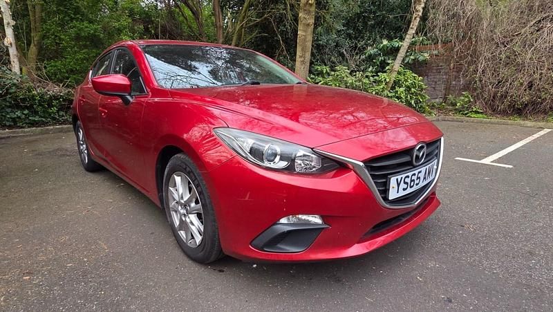 Used Mazda 3 100 HP (73 kW) 2015 Red Hatchback