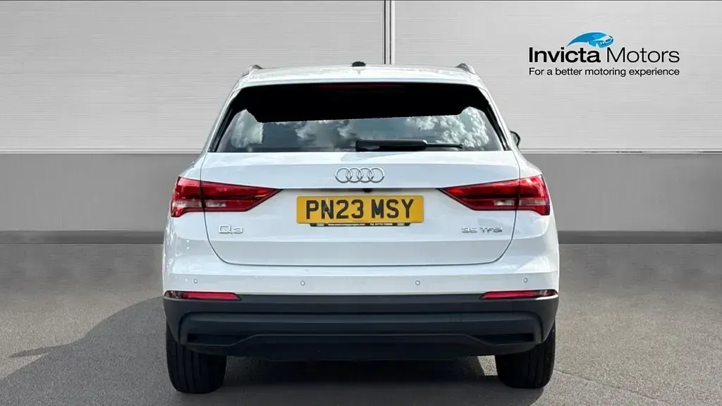Used Audi Q3 Comfort 150 HP (110 kW) 2023 Glacier white metallic SUV