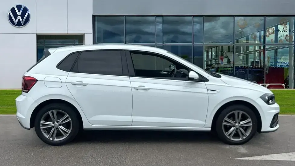 Used VW Polo R-line 95 HP (69 kW) 2018 White Hatchback