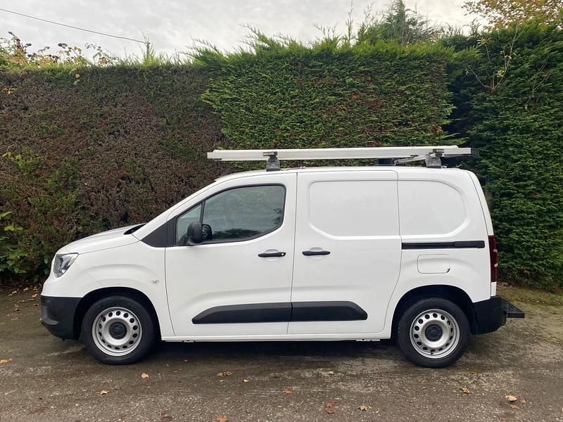 Used Vauxhall Combo Edition 100 HP (73 kW) 2019 White Van