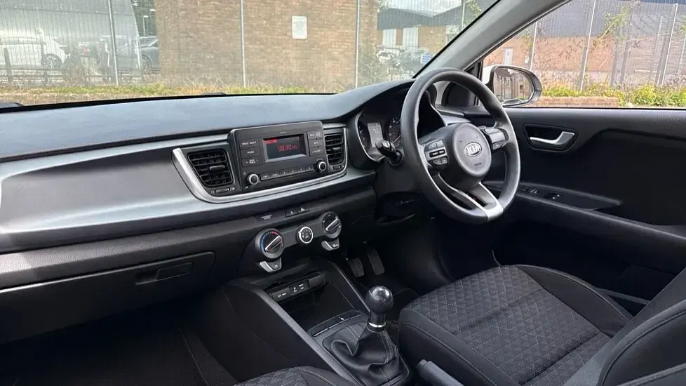 Used Kia Rio 84 HP (61 kW) 2020 White Hatchback
