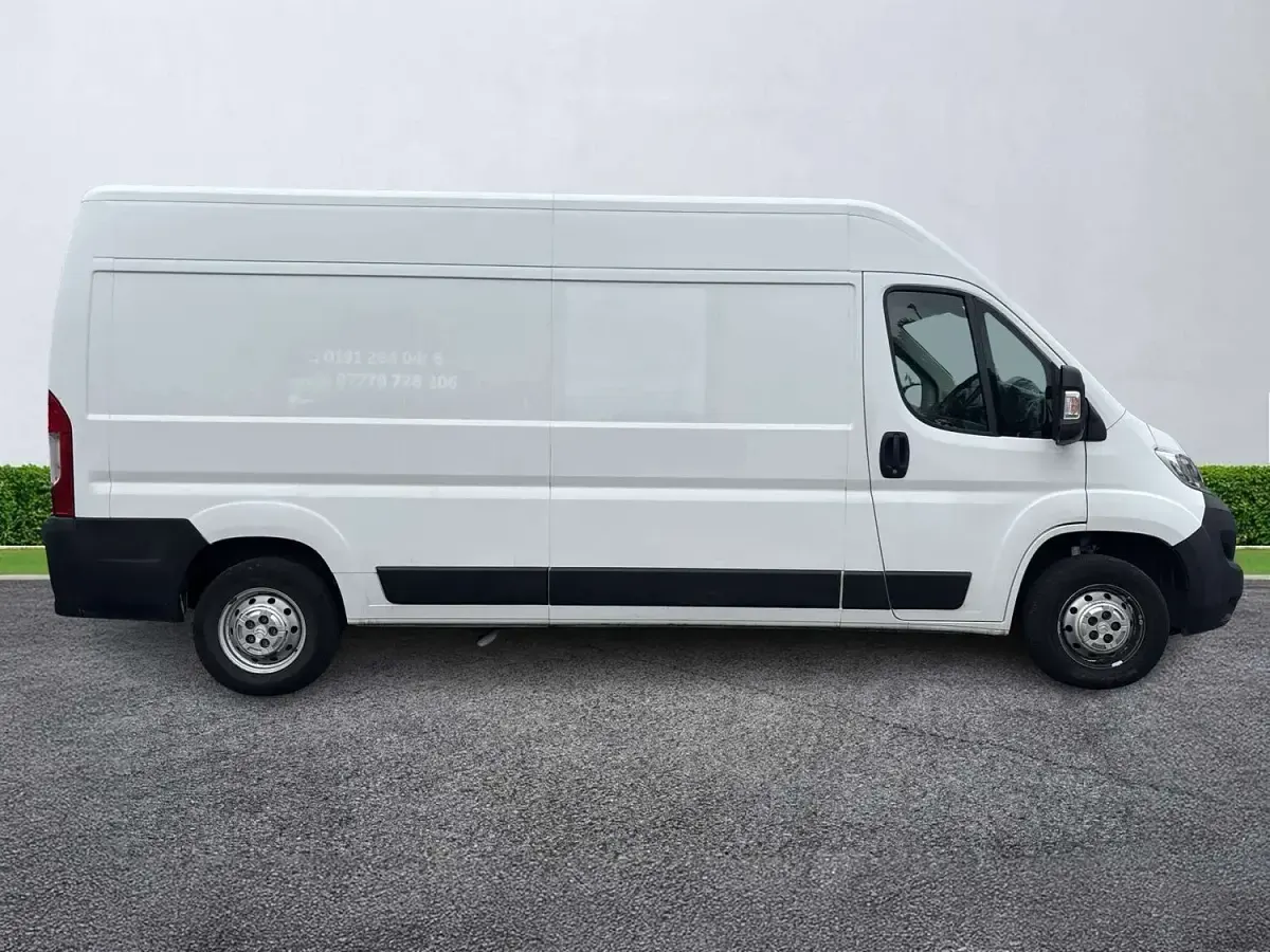 Used Citroën Relay 140 HP (102 kW) 2022 White Van