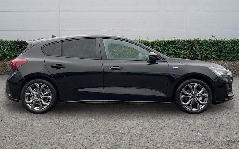 New Ford Focus ST-Line 155 HP (114 kW) 2025 Red Hatchback