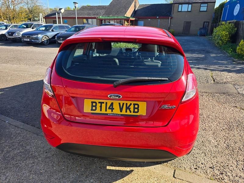 Used Ford Fiesta Zetec 82 HP (60 kW) 2014 Red Hatchback