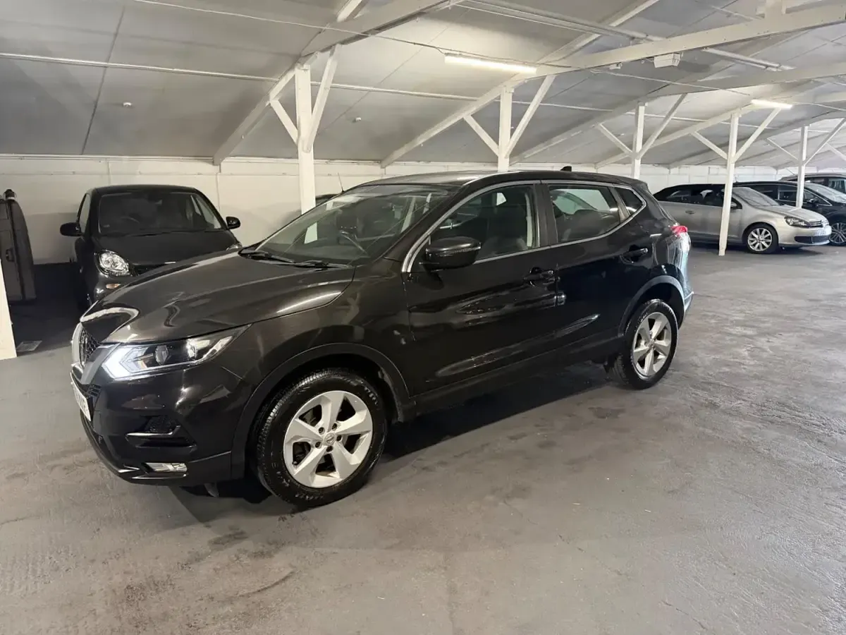 Used Nissan Qashqai Acenta Premium 115 HP (84 kW) 2018 Black SUV