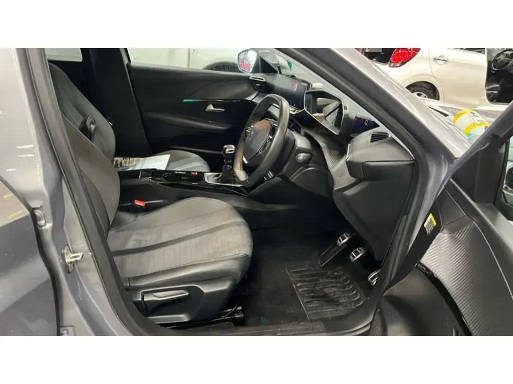 Begagnad Peugeot 208 Allure+ 2022 Grå Halvkombi