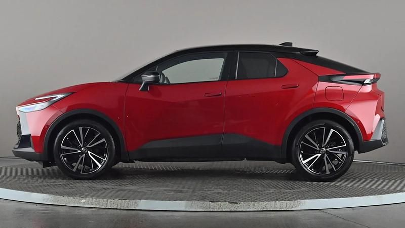 Used Toyota C-HR 140 HP (102 kW) 2024 Red/black SUV