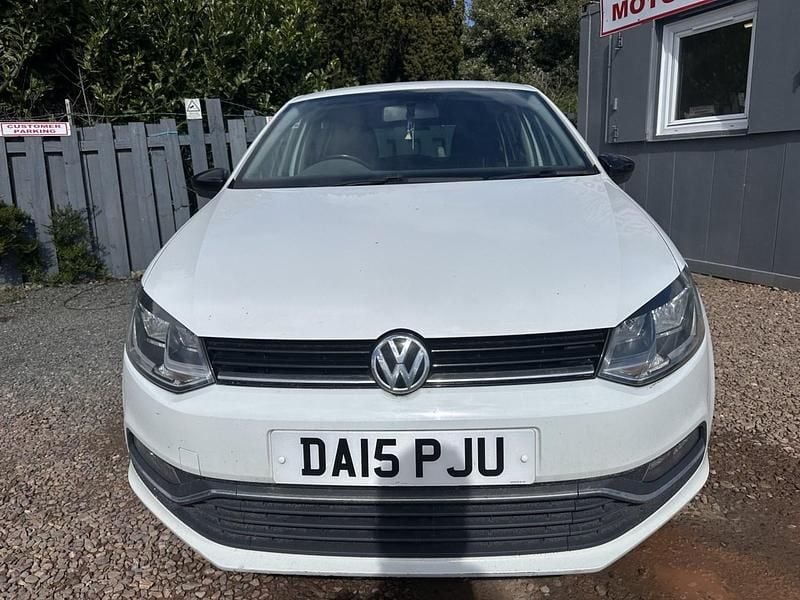 Begagnad VW Polo Design 90 HK (66 kW) 2015 Vit Halvkombi
