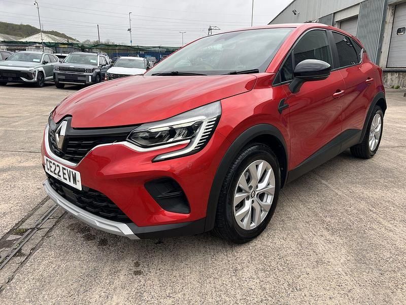 Second-hand Renault Captur Iconic 90 CP (66 kW) 2022 Roșu SUV